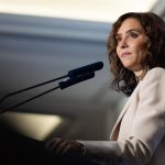 Ayuso subraya que en 2023 parte del voto por correo "nunca llegó" y pide estar pendientes de "trampas" en el 29N