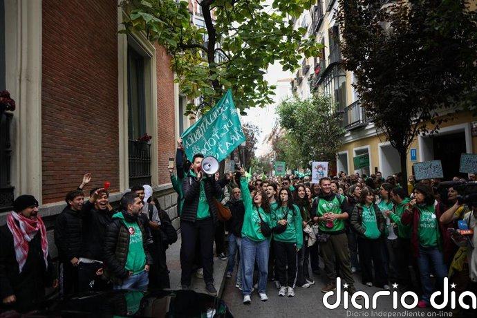 Ayuso ve "intolerables los ataques" en la huelga educativa y acusa a manifestantes de actuar "de manera muy violenta"
