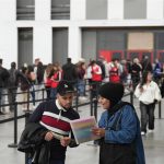 Barcelona Activa lanza dos guías para facilitar los trámites de la regularización extraordinaria