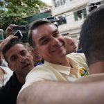 Bolsonaro proclama "fin de la era del PT" y Lula apela a combatir su "pasado tenebroso" en la segunda vuelta en Brasil