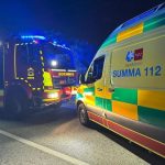 Bomberos extinguen un fuego en el acceso a trasteros de viviendas en Villaverde