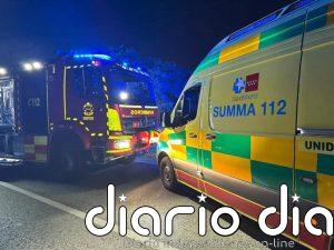 Bomberos extinguen un fuego en el acceso a trasteros de viviendas en Villaverde