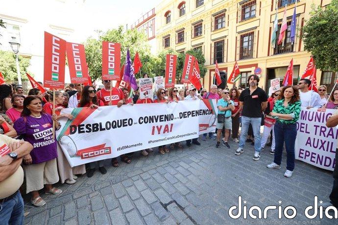 CCOO y UGT exigen al Gobierno andaluz mejores condiciones laborales para las plantillas de la dependencia