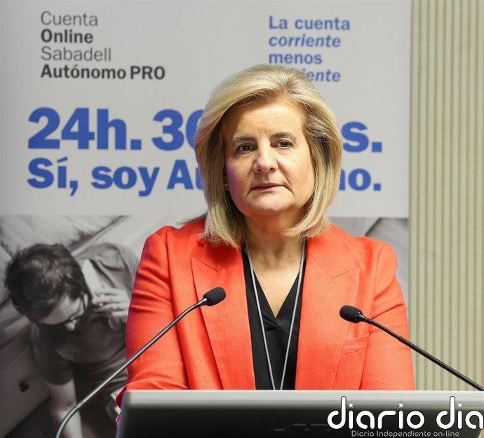 CEOE sigue "sin noticias" de Fátima Báñez, que viajaba en el tren Iryo siniestrado