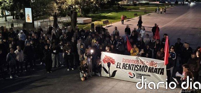 Cerca de 200 personas claman en Valladolid por la muerte de Maricarmen: "El negocio de la vivienda provoca muertes"
