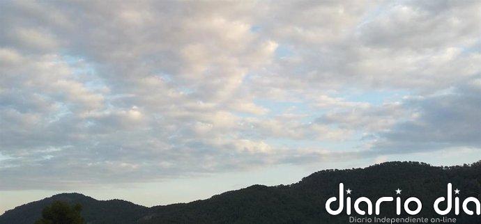 Cielo nuboso, posibles chubascos y temperaturas sin cambios este martes en la Comunitat
