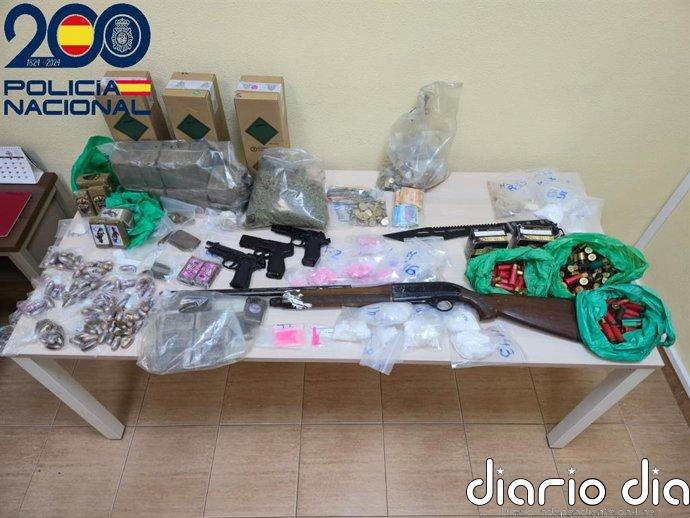 Cinco detenidos en Sevilla con más de medio kilo de cocaína, casi nueve de hachís y varias armas simuladas