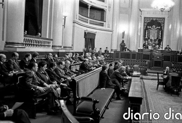 Cincuenta años del trascendental informe de Suárez al 'Senado' franquista en favor de la Ley de Reforma Política