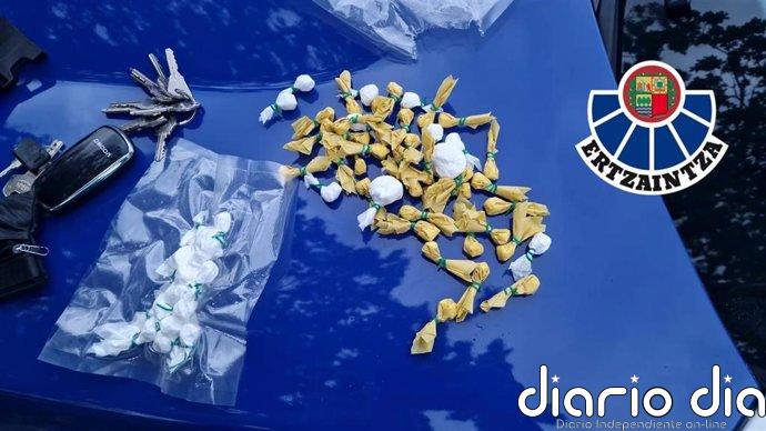 Circulan de forma errática y les encuentran 100 gramos de cocaína en su coche al ser interceptados en Mungia (Bizkaia)