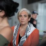 Colau dice a Podemos que se puede discutir "el candidato a la presidencia" pero no "la unidad" de la izquierda