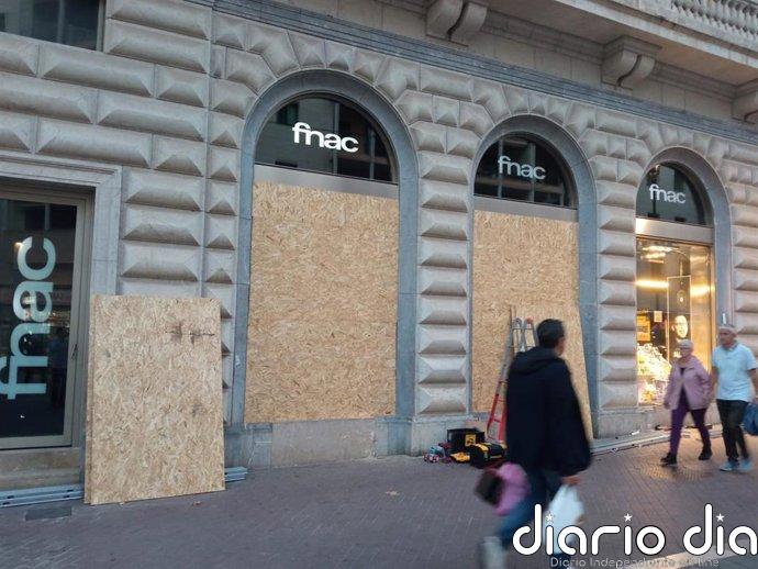 Comercios blindan escaparates y se refuerza la seguridad ante los llamamientos de 'Blocus' a sabotajes en Halloween