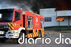 Controlado el incendio en una nave textil aislada en Palma del Río (Córdoba)