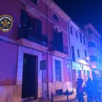 Cuatro personas rescatadas y diez reubicadas por un incendio ya extinguido en un edificio en Inca (Mallorca)