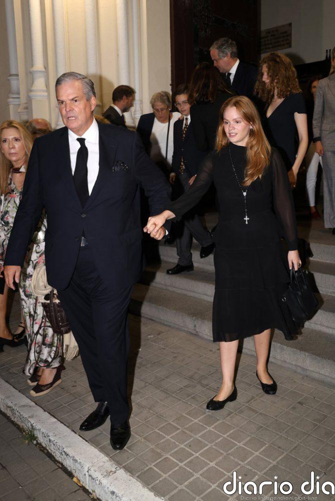 Cumbre vip en el último adiós a Genoveva Conde de Oya, viuda de Antonio Fournier: de Miriam Ungría a Silvia G. Cuétara