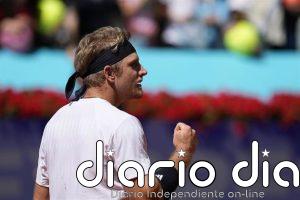 Davidovich reacciona a tiempo ante Hurkacz y alcanza los cuartos en Shanghái
