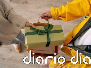 De un ramo de flores a una pieza de cerámica: ideas para regalar con alma y demostrar que has pensado en esa persona