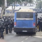 Desalojado en Ceuta un autobús con migrantes después de que uno de los ocupantes usara gas pimienta