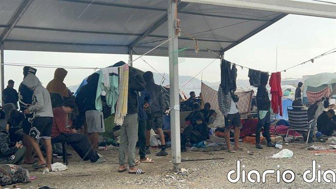 Desalojados unos 500 migrantes de la explanada del Guano en Ceuta tras un despliegue policial de más de 350 agentes