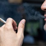 Descubren cómo el humo del tabaco prepara las células del pulmón para desarrollar cáncer
