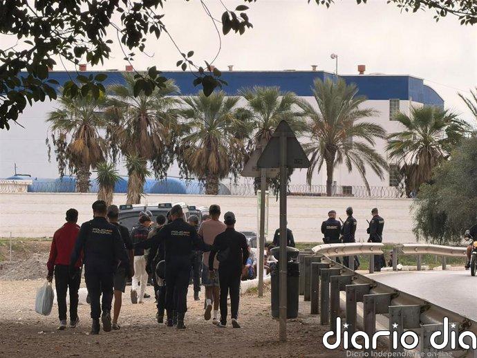 Despliegue policial en Ceuta para localizar inmigrantes para ser devueltos a Marruecos: hoy han retornado a 12 del CETI