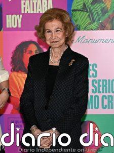 Doña Sofía, tras la estela de la reina Letizia en el Premio Planeta, con una blazer de Alejandro de Miguel
