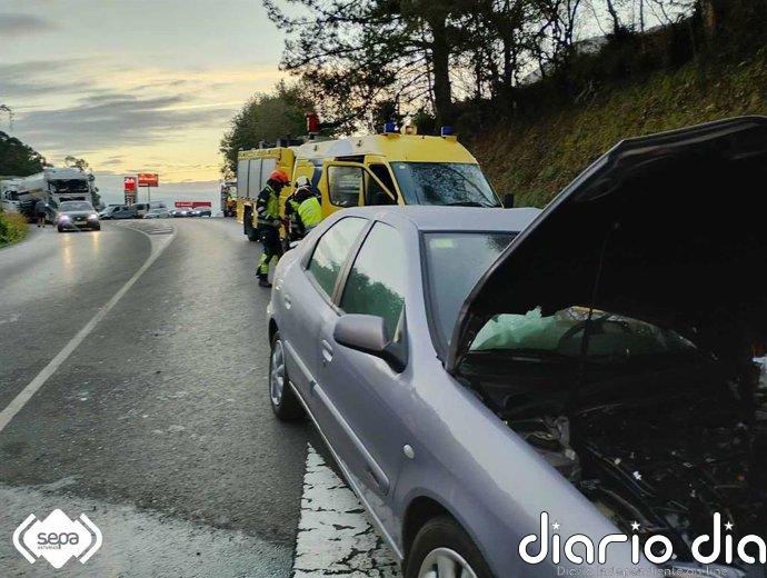 Dos heridos en un accidente de tráfico entre un camión y un turismo en Posada de Llanes