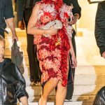 Dua Lipa nos deja sin palabras con su espectacular look en el desfile de Chanel en París