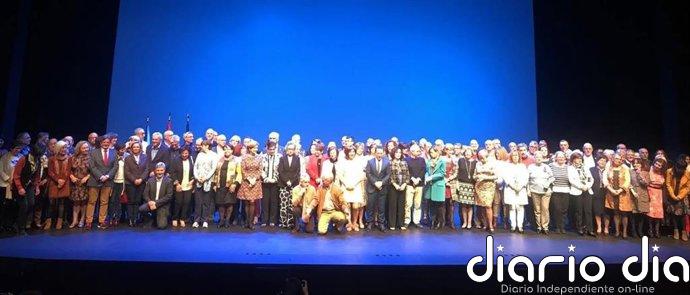 Educación recupera el homenaje al profesorado jubilado reuniendo a más de 500 antiguos docentes en La Laboral