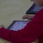 El 88% de profesores cree que los colegios priorizan comprar dispositivos por encima de su utilidad, según un estudio