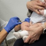 El 90,6% de los bebés andaluces ya han sido vacunados frente a la bronquiolitis en las primeras seis semanas de campaña