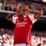 El Arsenal presiona al City y el Chelsea golea con Henderson
