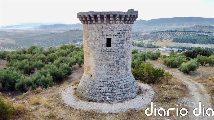 El Ayuntamiento de Alcalá la Real (Jaén) ejecuta labores de mantenimiento en su sistema defensivo medieval