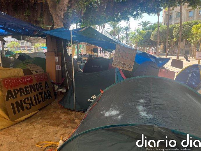 El Ayuntamiento de Almería presenta una segunda denuncia para desalojar la acampada por la vivienda de la Plaza Circular