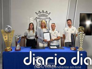 El Ayuntamiento de Huelva renueva su apoyo al Club Deportivo Fútbol Playa Huelva para "impulsar su crecimiento"