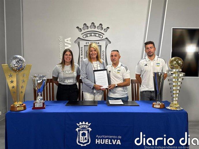 El Ayuntamiento de Huelva renueva su apoyo al Club Deportivo Fútbol Playa Huelva para "impulsar su crecimiento"