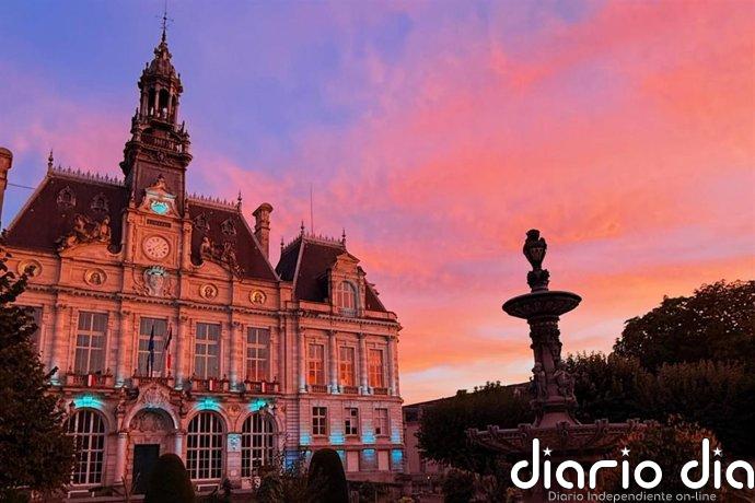 El Ayuntamiento de Limoges arde por completo durante las protestas en Francia