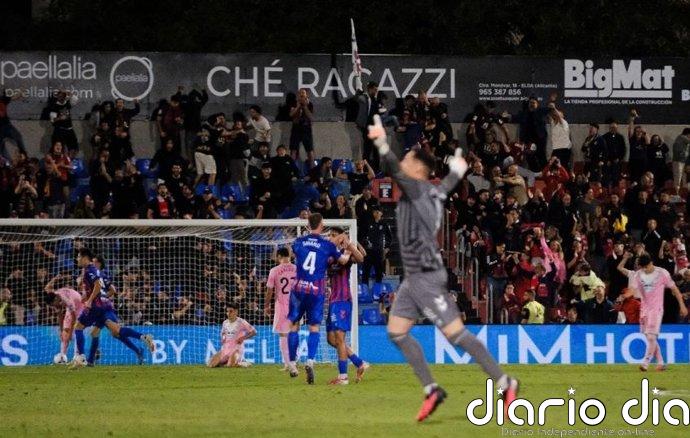 El Eldense remonta al Oviedo para ganar en el Pepico Amat