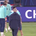 El FC Barcelona toma contacto con el césped del Parque de los Príncipes