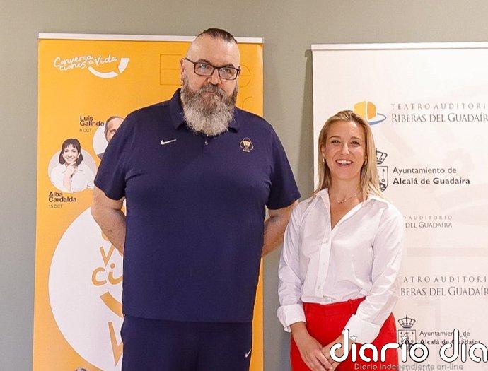 El filósofo David Pastor invita en Alcalá (Sevilla) a reflexionar sobre la educación y el futuro de los hijos