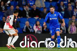 El Getafe resiste con diez al Rayo Vallecano en el debut de Carvajal