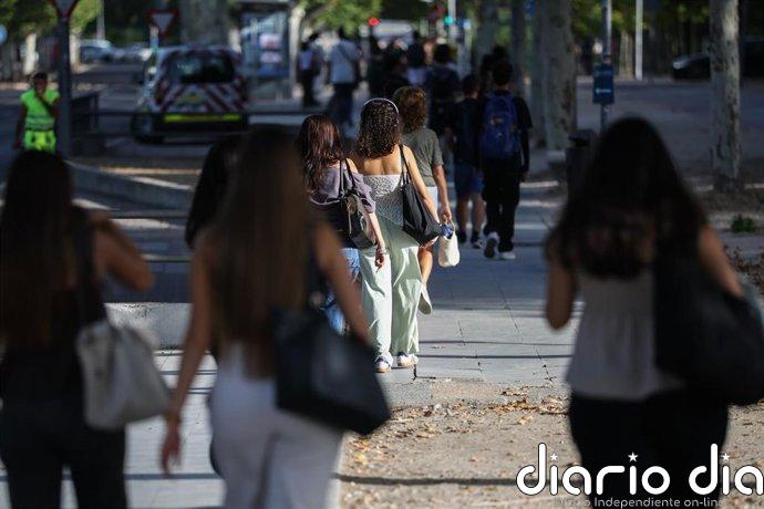 El Gobierno aprueba el Plan de Juventud y agradece las movilizaciones de los acampados en Sol: "Han abierto un debate"