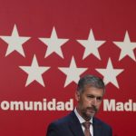 El Gobierno de Ayuso presenta alegaciones al TC para que levante la suspensión de la acusación popular