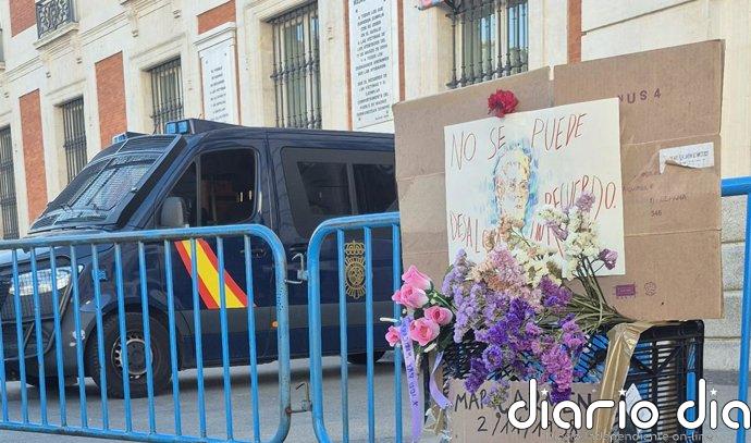 El homenaje a Maricarmen continúa en Sol: "No se puede desalojar un recuerdo"