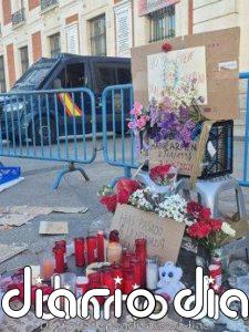 El homenaje a Maricarmen sigue en Sol: "No se puede desalojar un recuerdo"