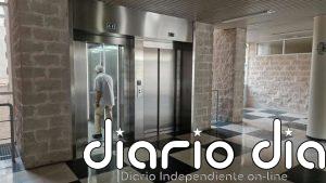 El Hospital Juan Ramón Jiménez de Huelva pone en funcionamiento los cuatro nuevos ascensores de puerta principal
