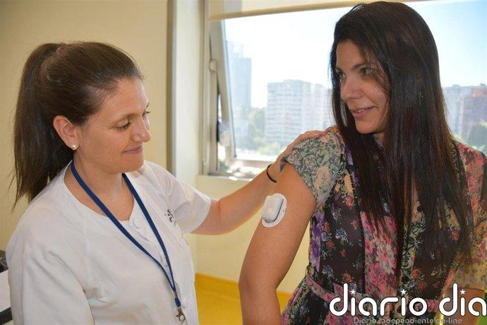 El Hospital Ramón y Cajal, pionero en España en el uso de un sistema automatizado sin catéter para administrar insulina