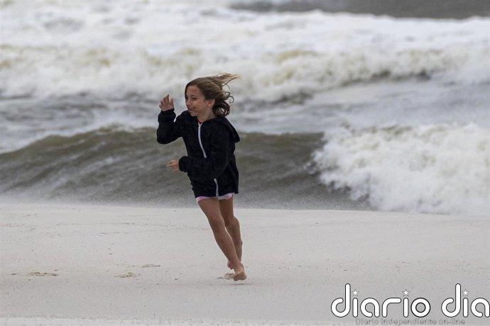 El huracán Isaias toca tierra en Florida (EEUU) con vientos de 145 km/h y deja a más de medio millón de personas sin luz