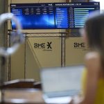 El Ibex 35 abre con un alza del 0,5% y roza los 19.300 puntos, con el petróleo cayendo a 105 dólares