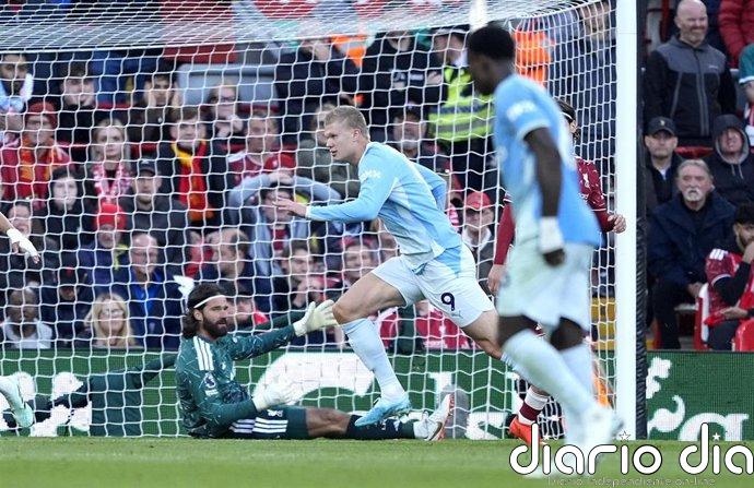 El Manchester City gana en Anfield y sigue líder invicto