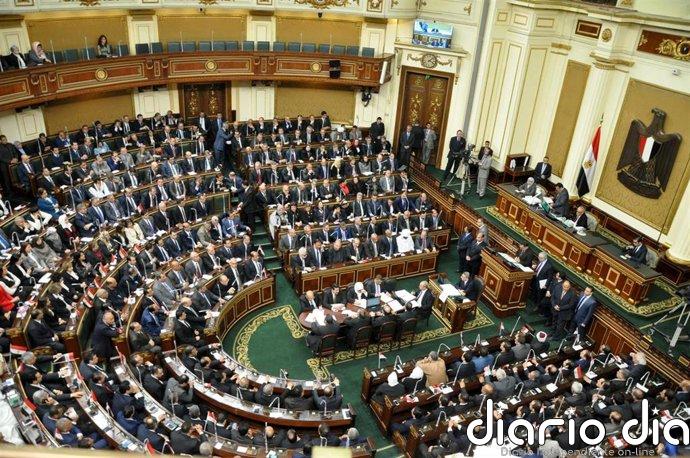 El Parlamento de Egipto autoriza el envío de tropas a Arabia Saudí a propuesta del presidente Al Sisi